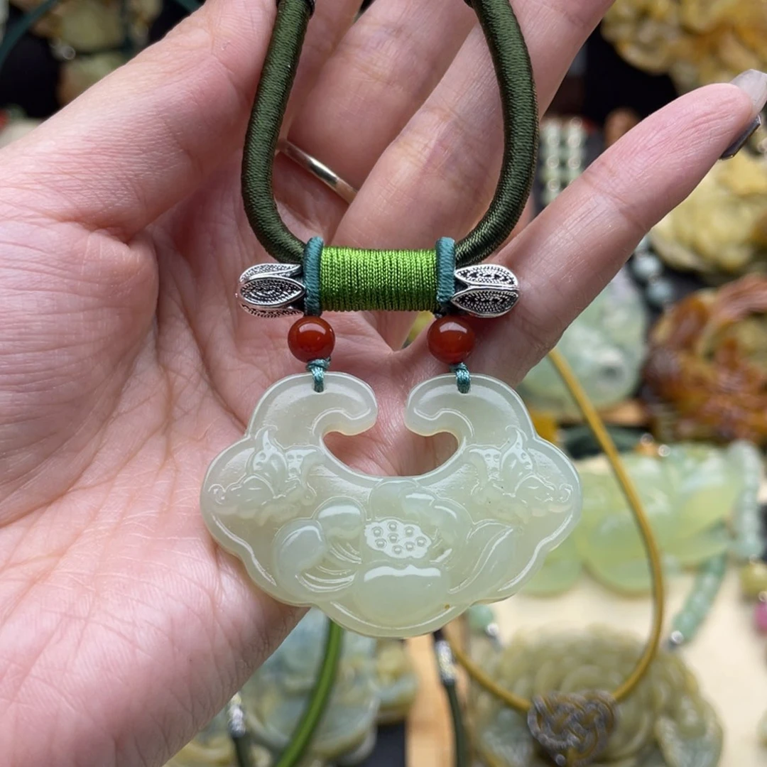 蛇纹石玉颈饰未镶嵌