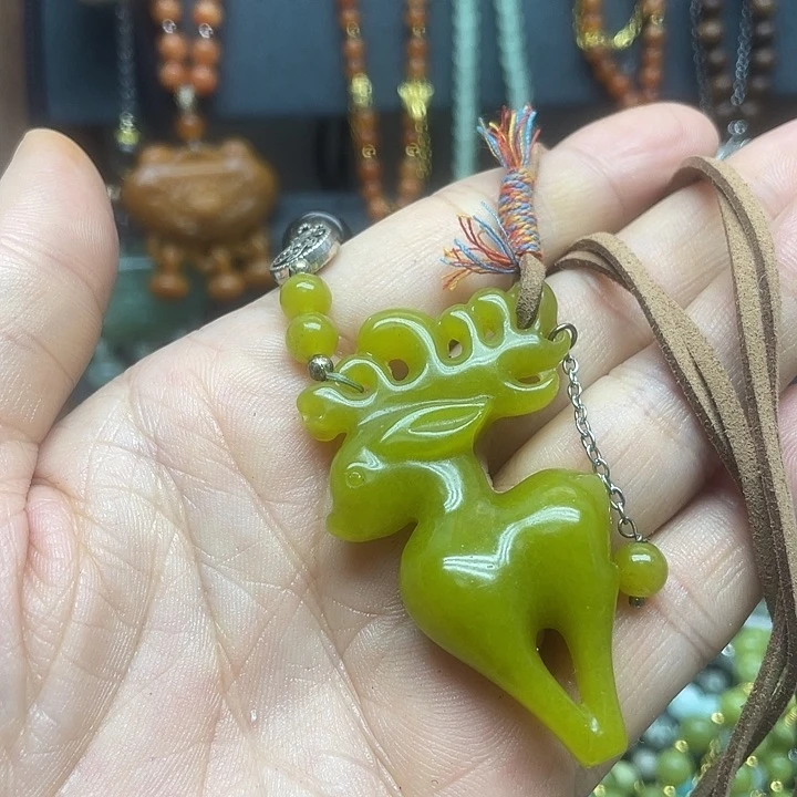 未镶嵌蛇纹石玉颈饰