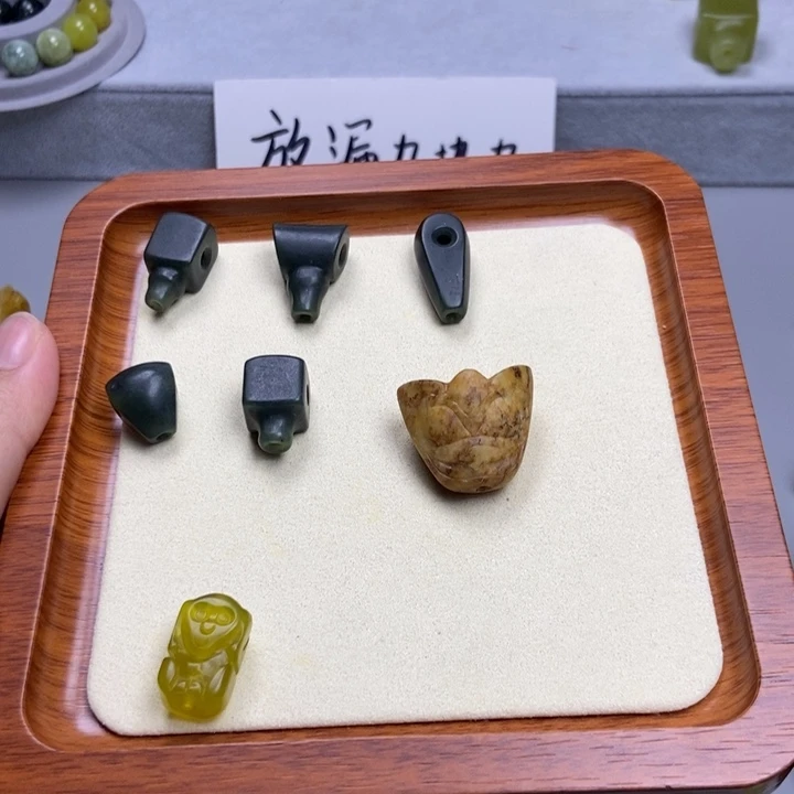 蛇纹石玉未镶嵌颈饰?****?