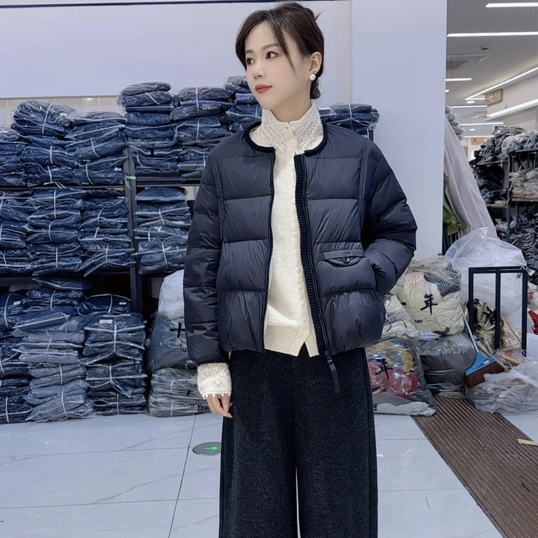 白鸭绒羽绒服女2025冬季新款保暖短外套针织边拼接拉链开衫