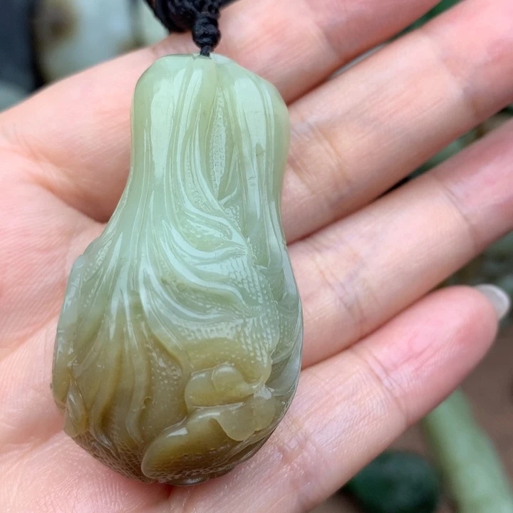 朤***)和田玉（糖玉）未镶嵌颈饰