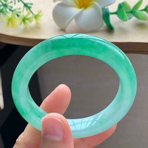 天然翡翠手镯01.13批翠阳绿色镯13101号51.1-11.8-8.7