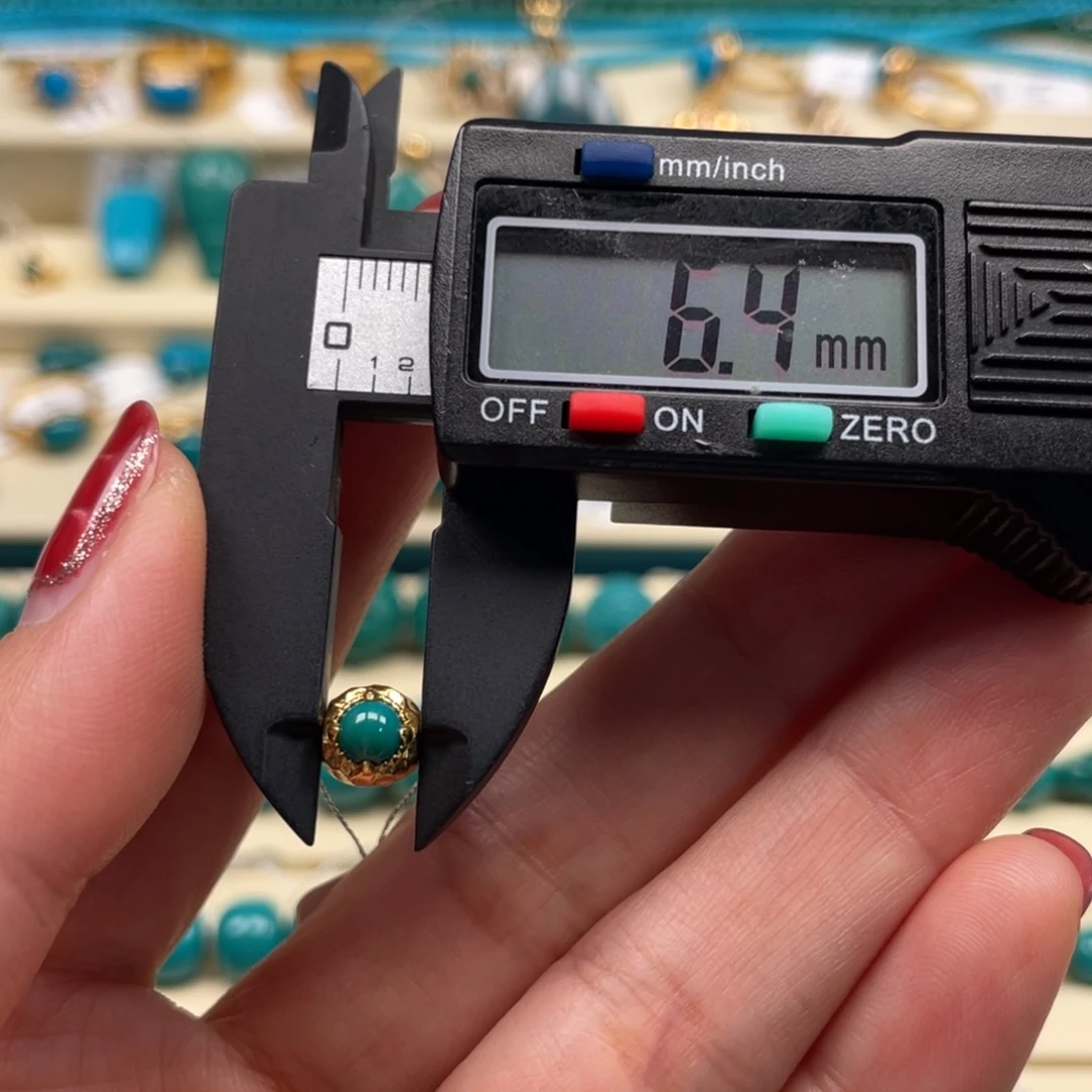 18K金镶嵌绿松石珠宝奇石背云