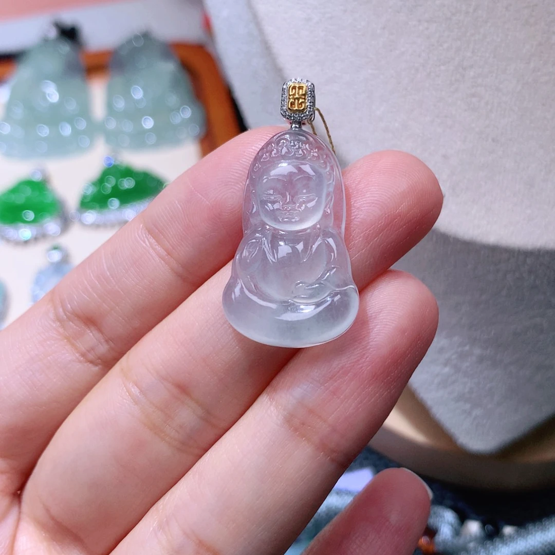 颈饰18K金镶嵌翡翠宝宝观音