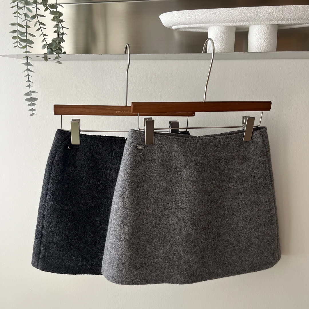 “灰色印记”隐形拉链精致毛呢短裙