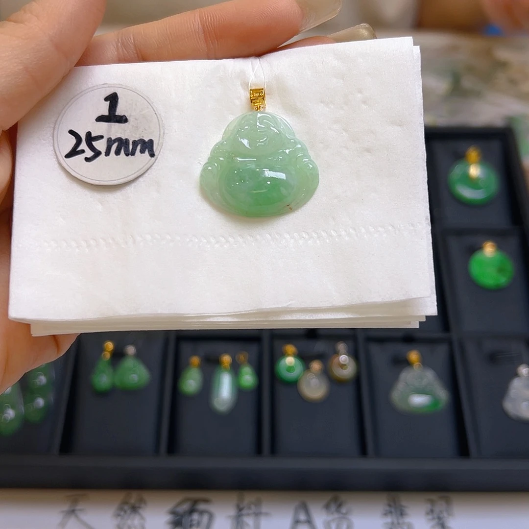 翡翠颈饰18K金镶嵌翡翠