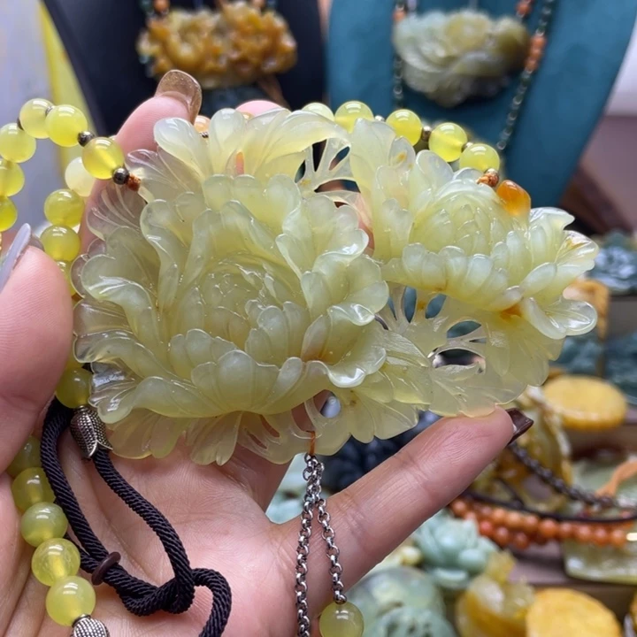 蛇纹石玉未镶嵌颈饰