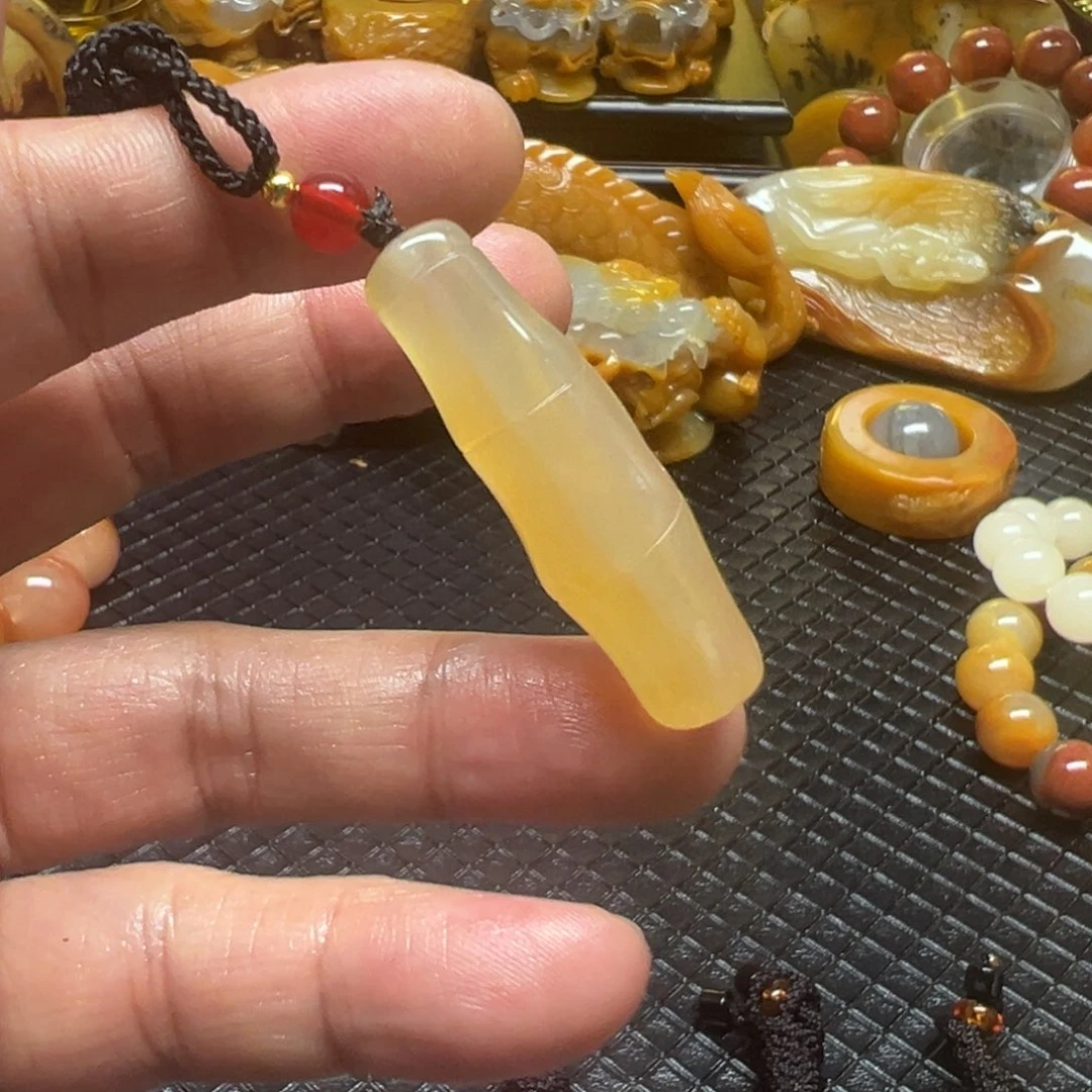 石英质玉未镶嵌颈饰