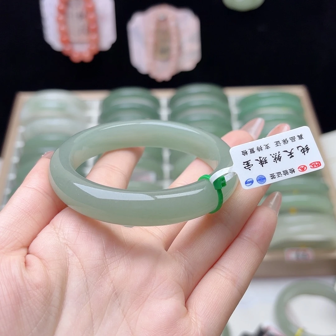 未镶嵌手镯石英质玉56