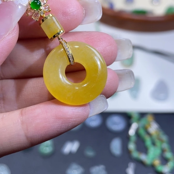 颈饰18K金镶嵌翡翠甜甜圈