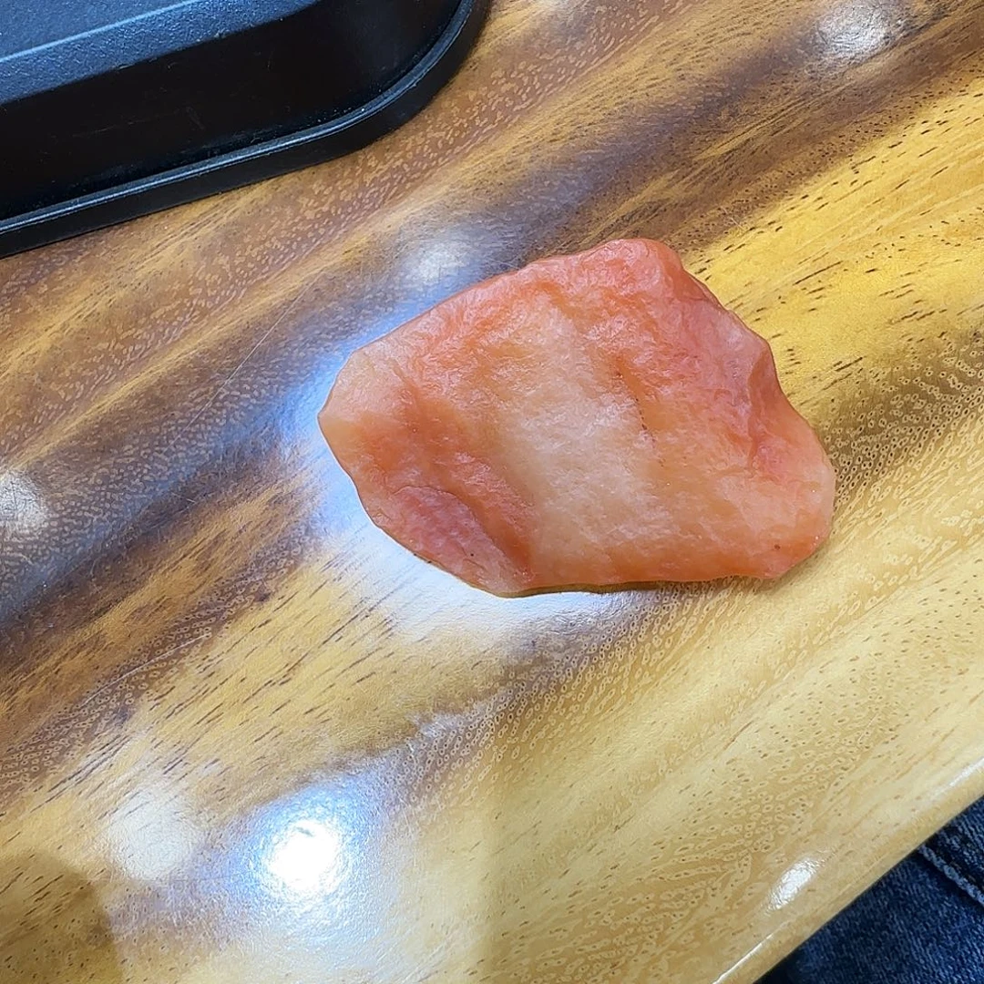 花岗石只买单纯的吊坠，没带链子，属的性质。