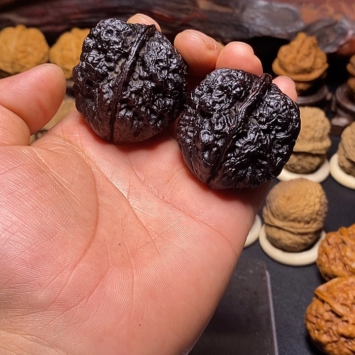 文玩核桃吊坠云南铁核桃放漏51