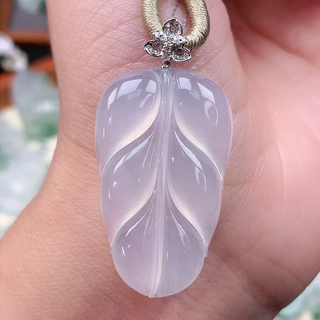 颈饰18K金镶嵌翡翠叶子