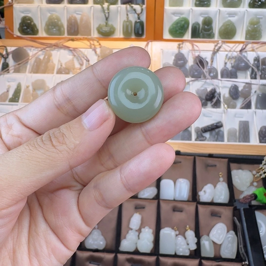 和田玉颈饰未镶嵌奋***！