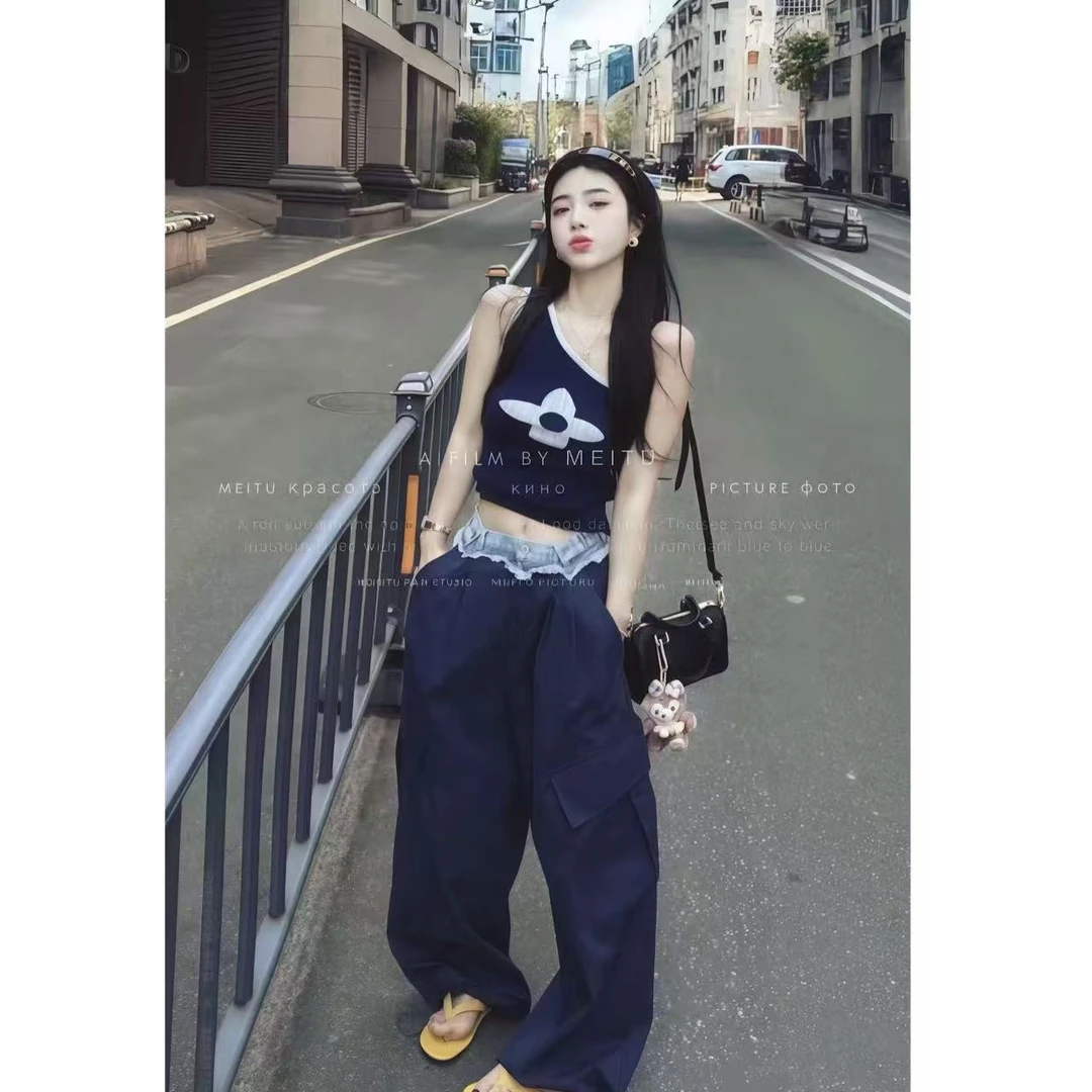 韩版设计感花朵印花气质斜肩针织背心搭宽松工装裤套装