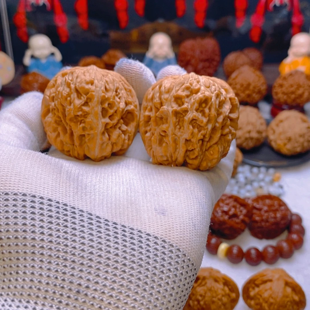 文玩核桃吊坠刘***?45 麒麟纹闷墩 毕业级