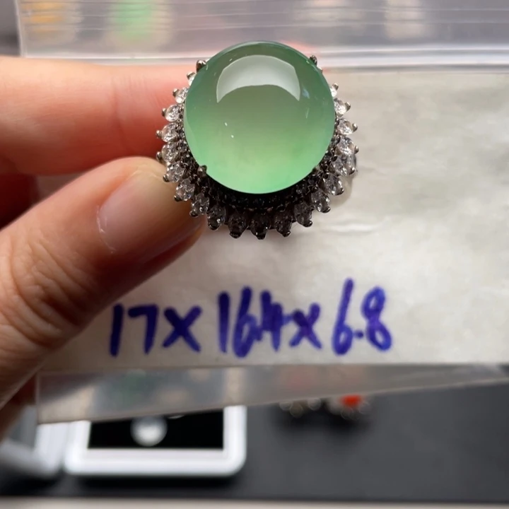 定制翡翠未镶嵌湖水绿蛋面