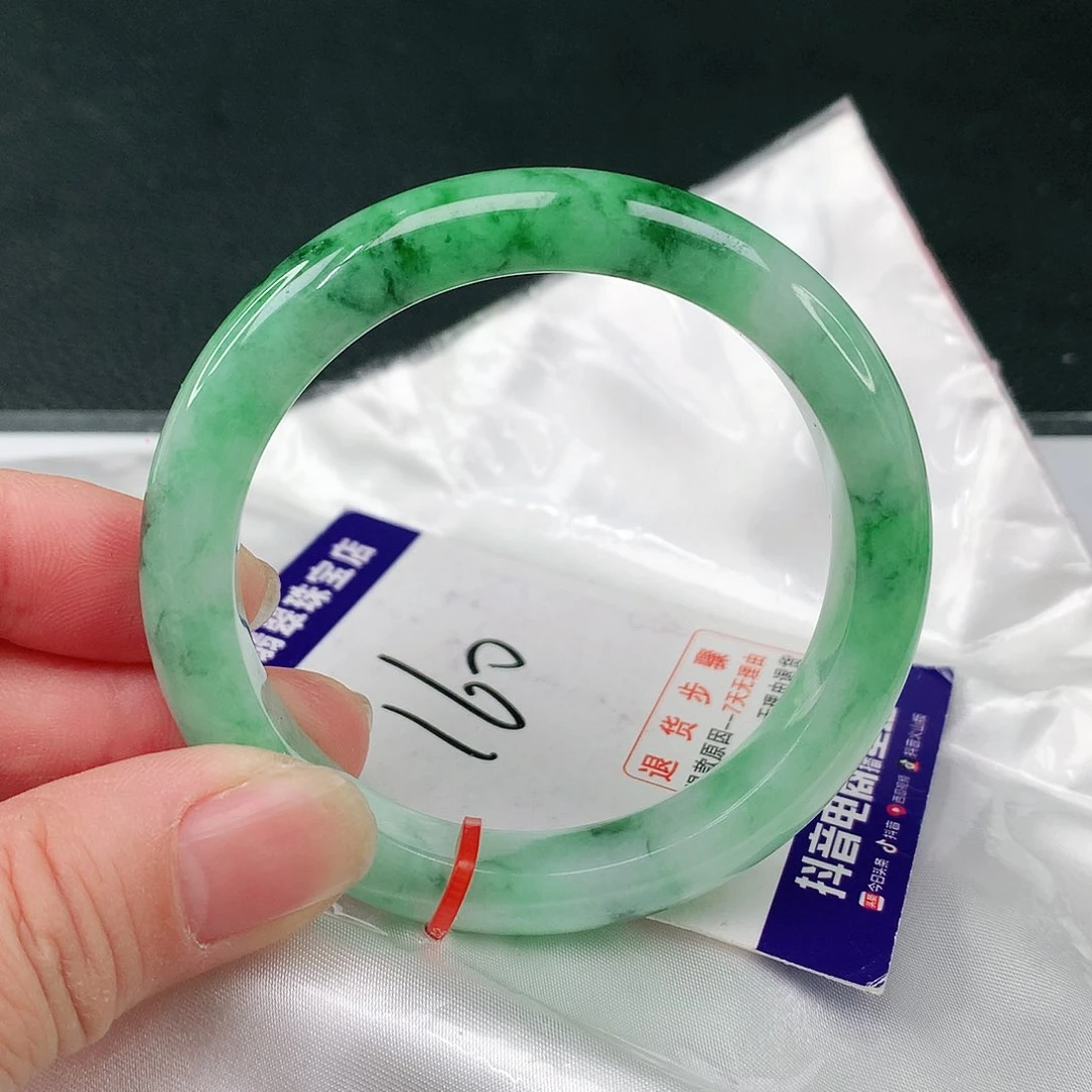 翡翠手镯未镶嵌翡翠