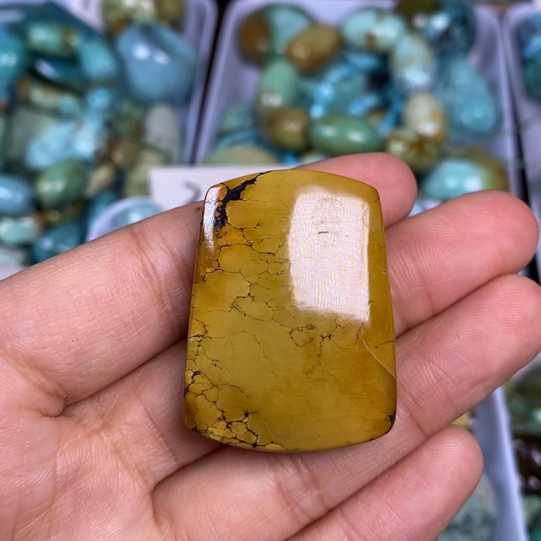 绿松石未镶嵌颈饰