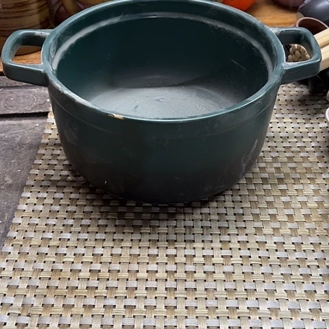 微瑕，明火，口径19厘米，高9拖釉，2L变形