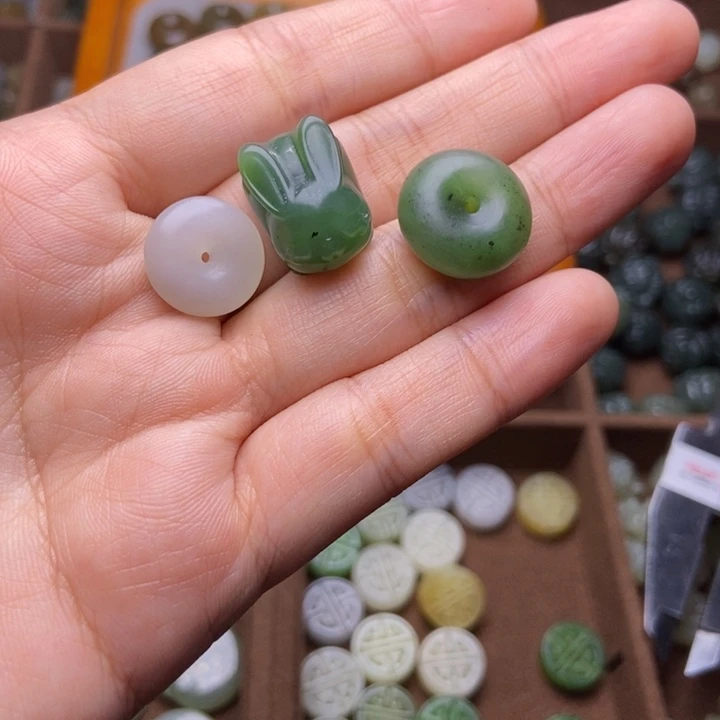 ****忘颈饰未镶嵌和田玉