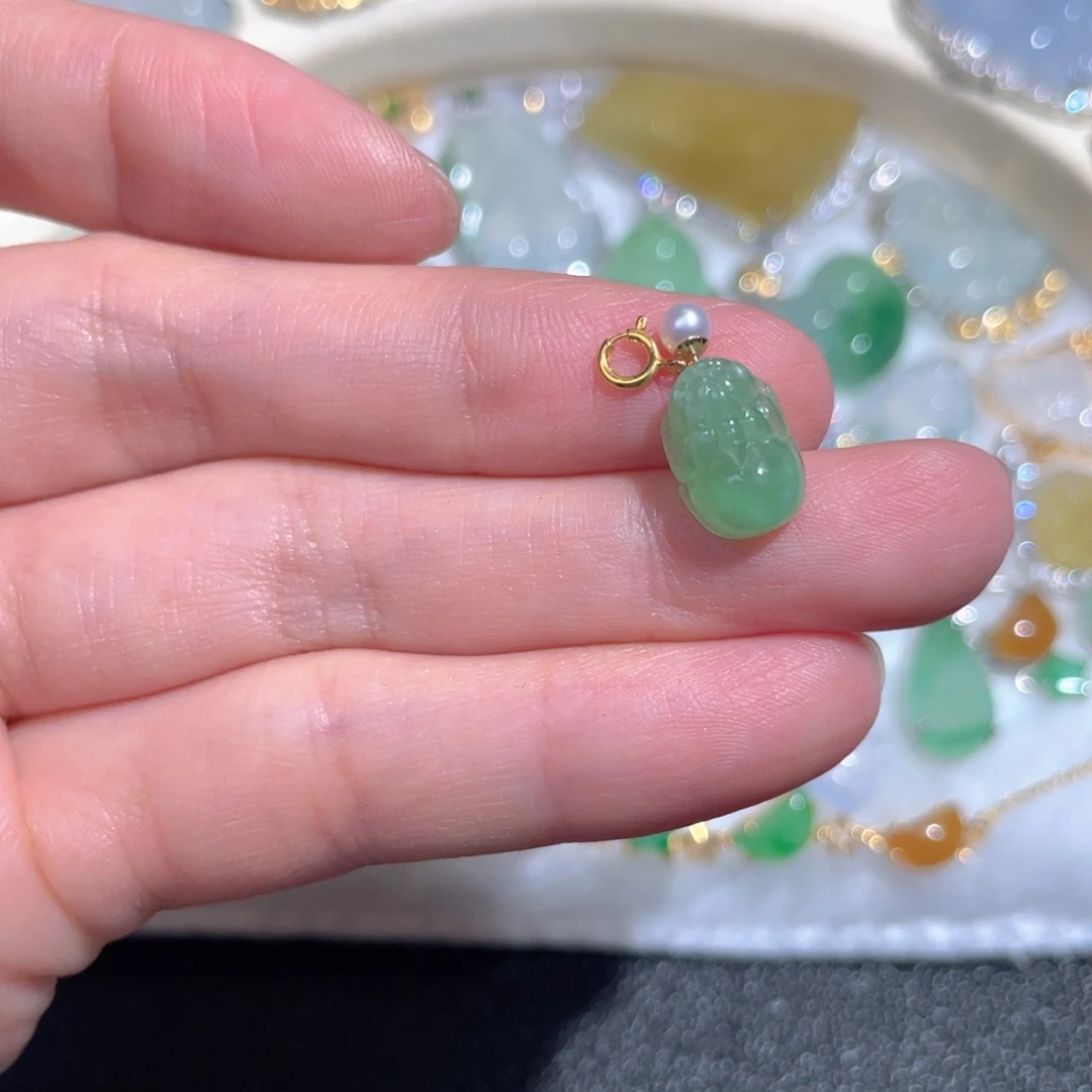 翡翠颈饰18K金镶嵌翡翠