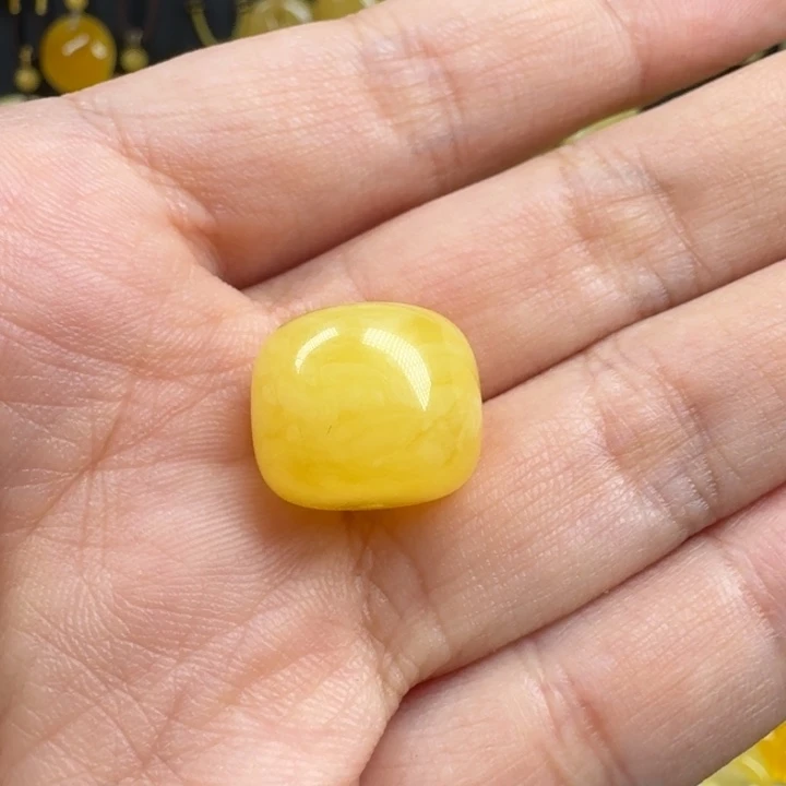 蜜蜡未镶嵌珠宝奇石