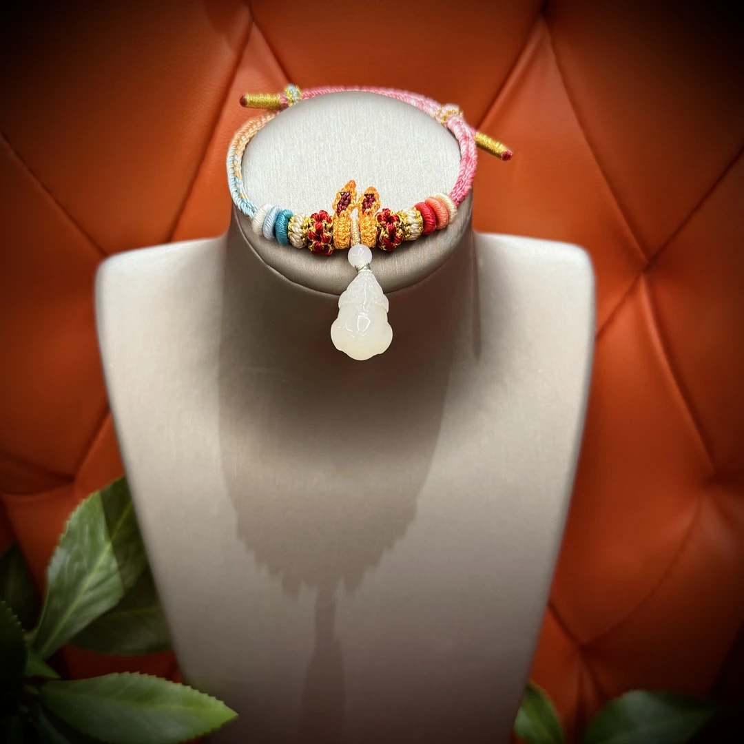 壹屿珠宝 022129    和田玉典藏貔貅手饰