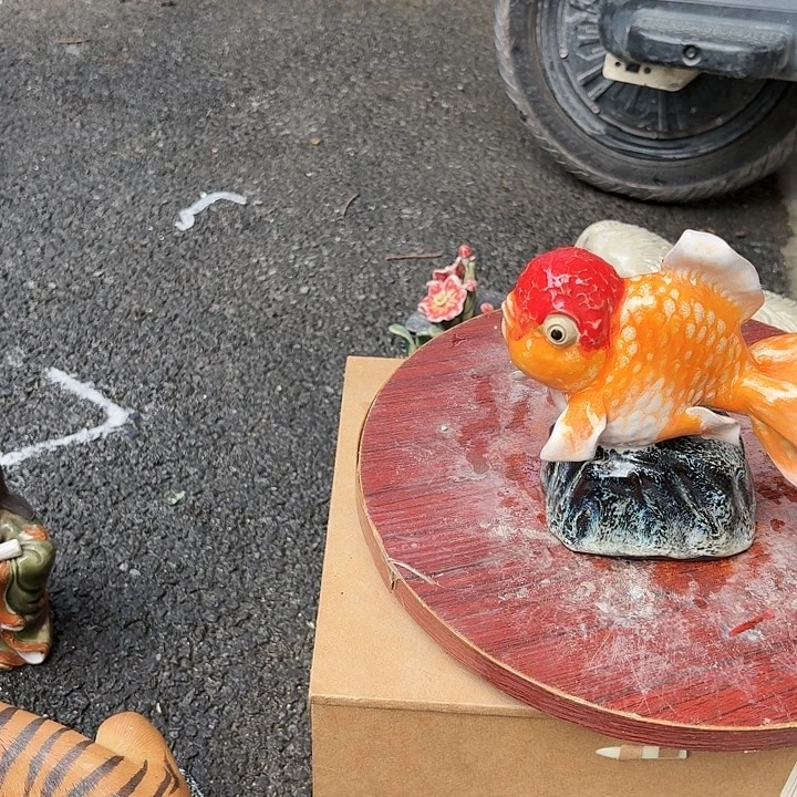寒***至有机玻璃陶瓷摆件