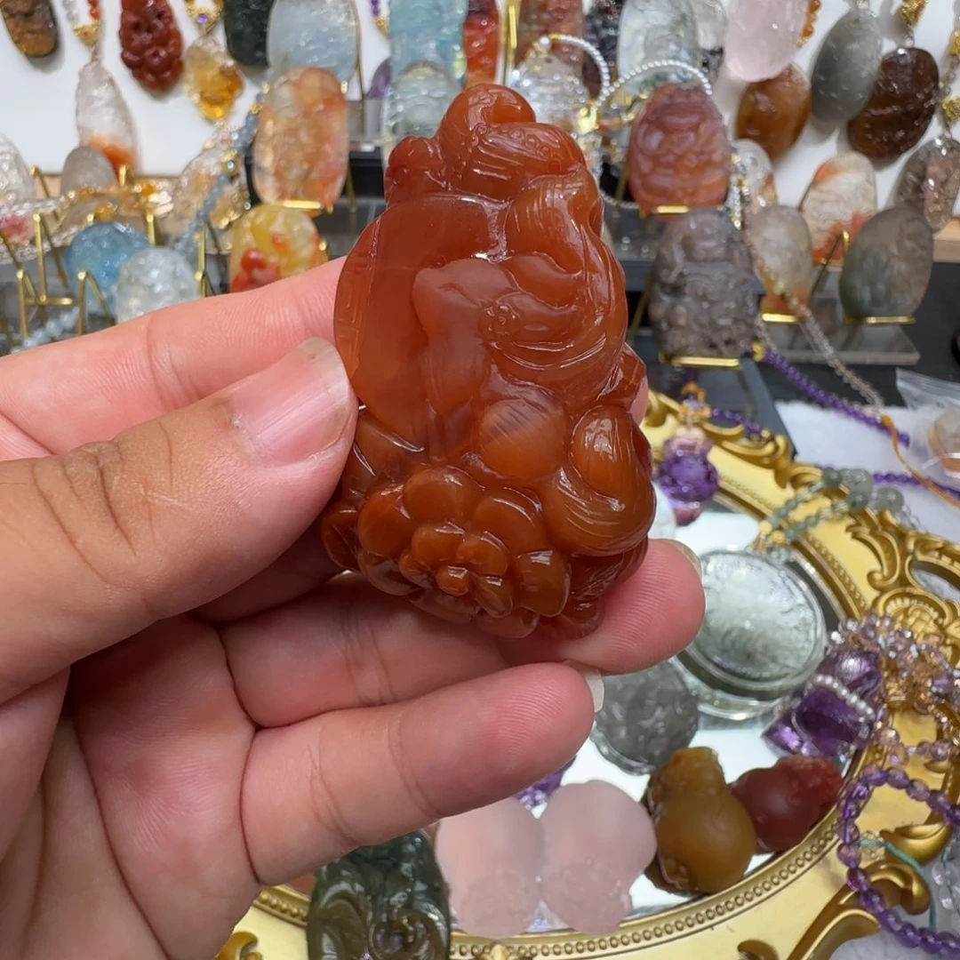 L***a未镶嵌颈饰水晶九尾狐