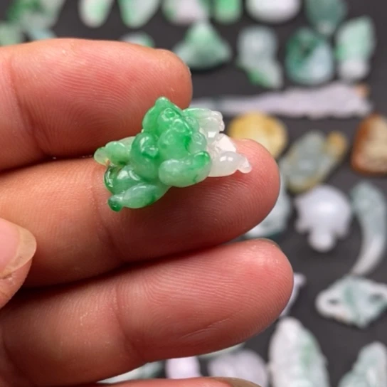翡翠未镶嵌颈饰翡翠