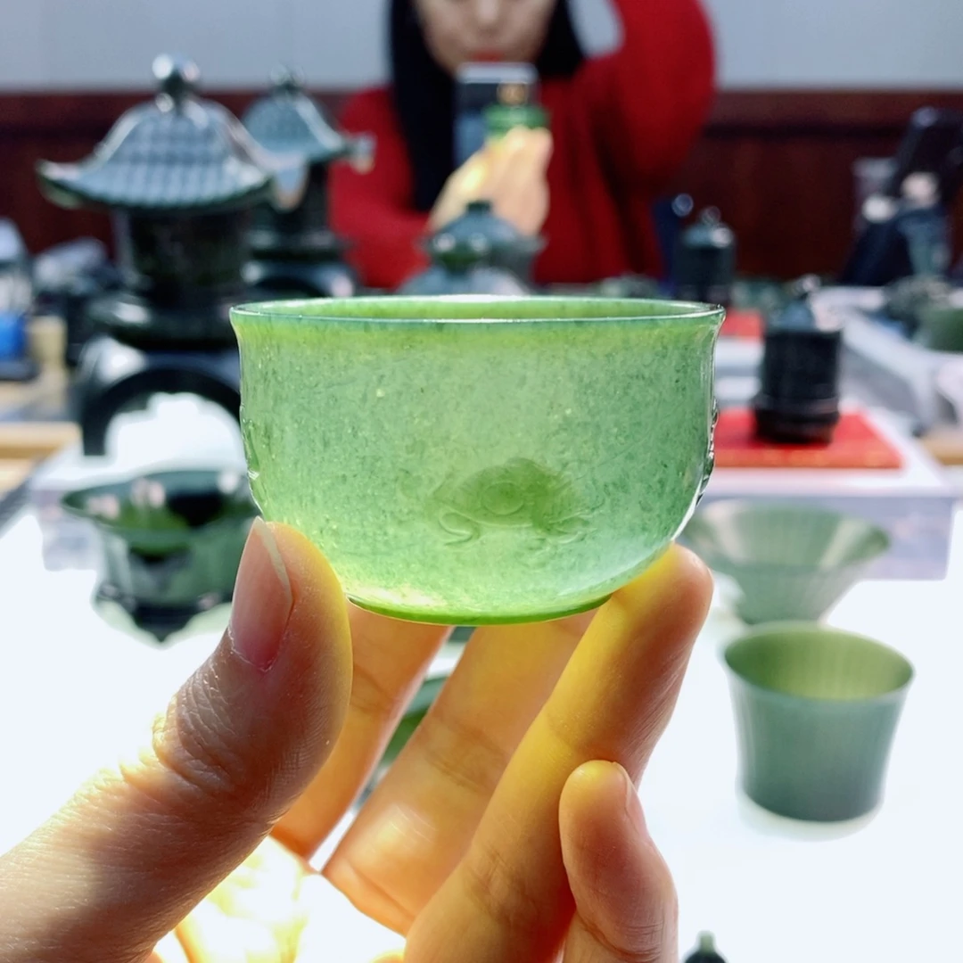 未镶嵌和田玉摆件微瑕