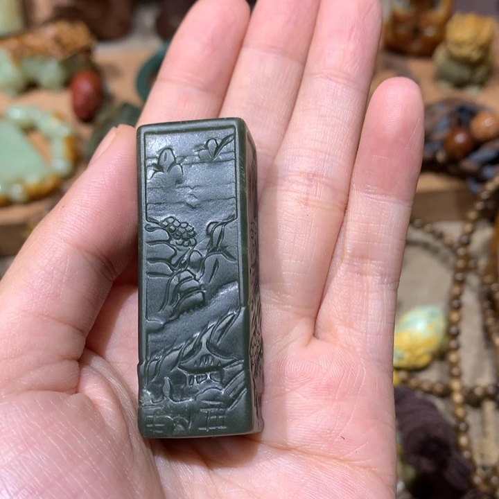 未镶嵌岫岩河磨玉（透闪石质玉）挂件