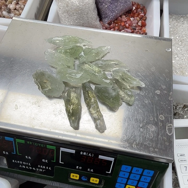 碎石未镶嵌水晶加****?绿水晶