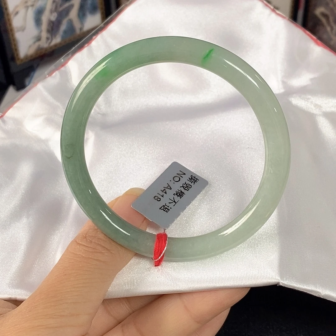 翡翠未镶嵌手镯（圆镯）55