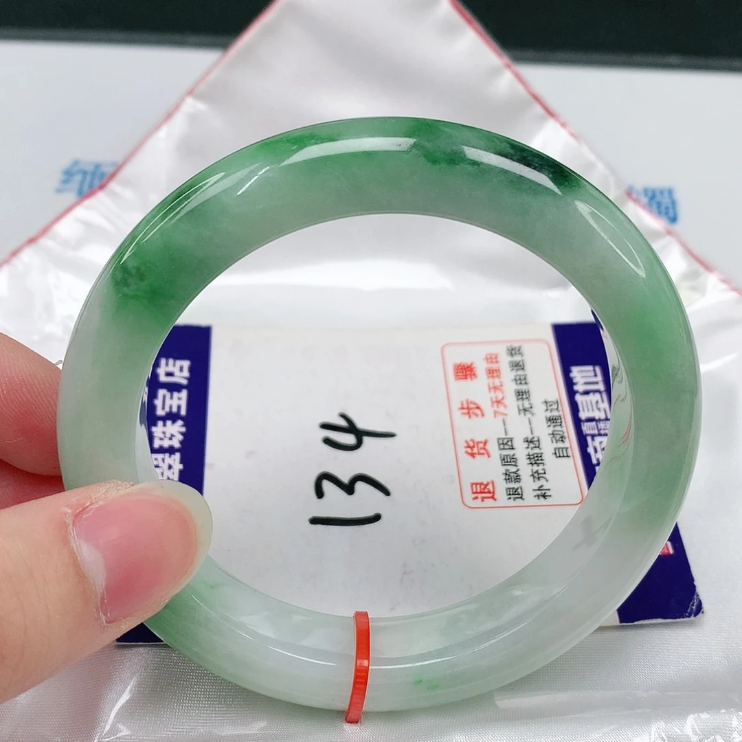 翡翠手镯未镶嵌翡翠