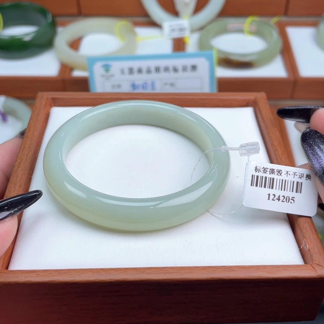 【闪购商品】未镶嵌手镯和田玉53