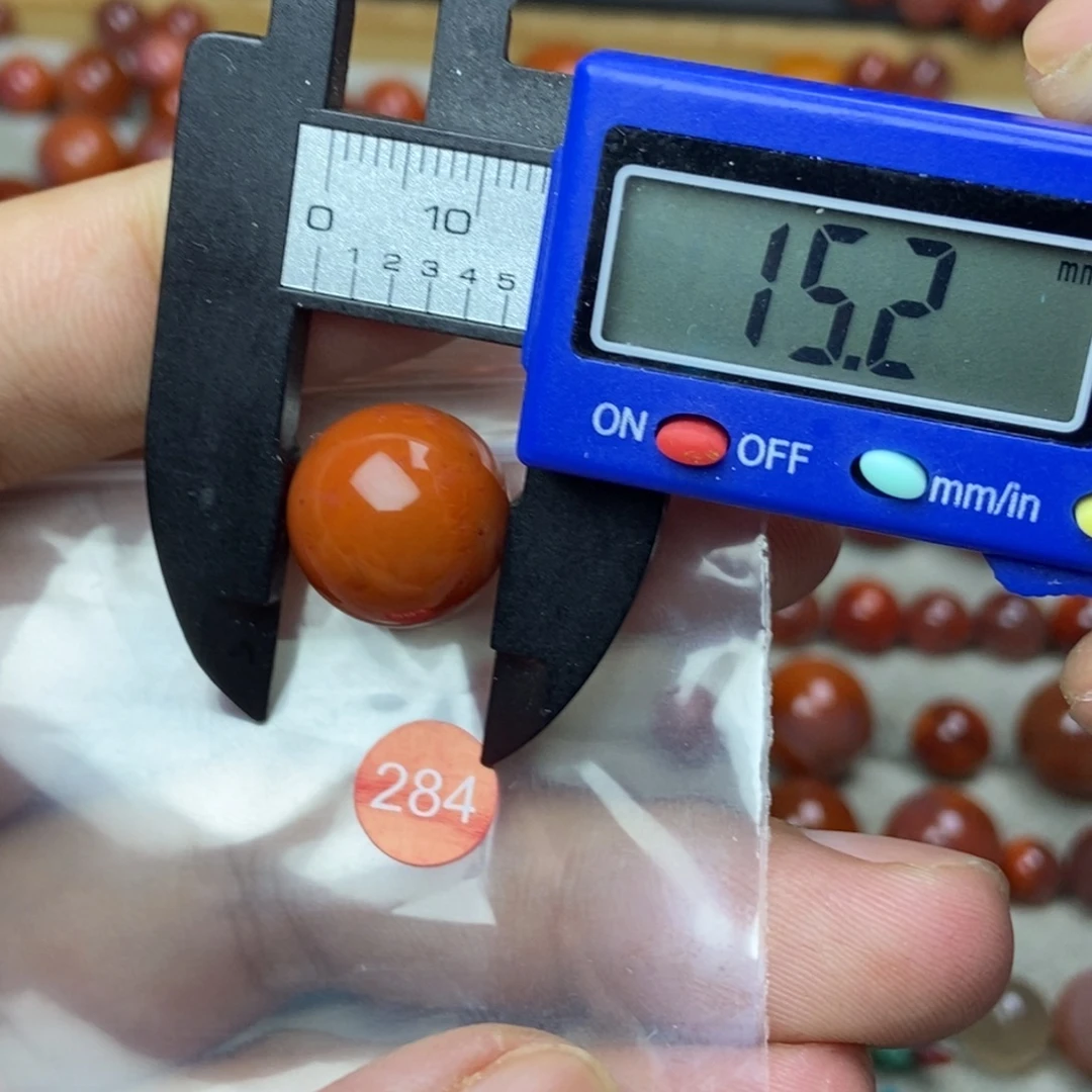 南红玛瑙未镶嵌有瑕疵