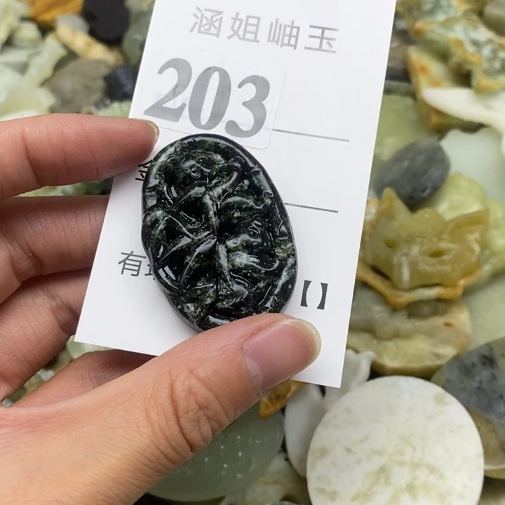 未镶嵌蛇纹石玉颈饰