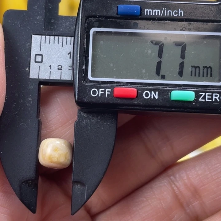 蜜蜡未镶嵌裸石3杂