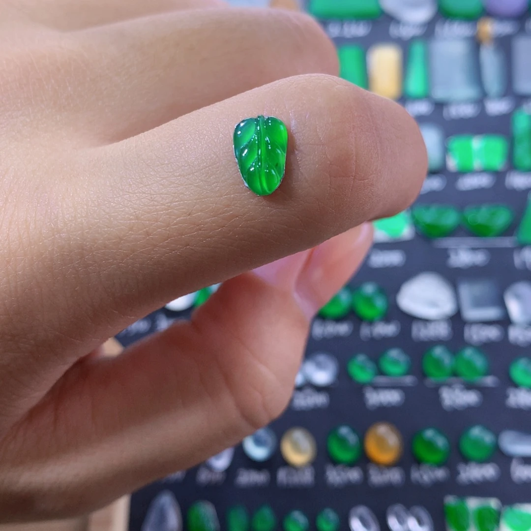 翡翠未镶嵌颈饰叶子