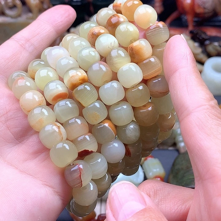 透闪石质玉未镶嵌颈饰