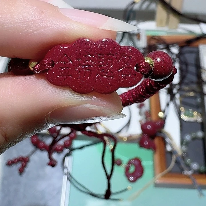 石英质玉合金颈饰
