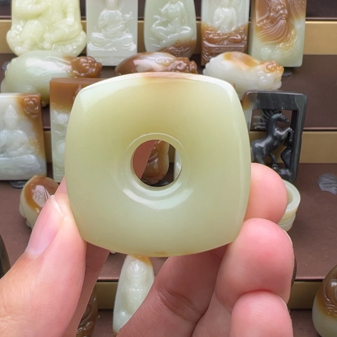 和田玉（糖玉）未镶嵌颈饰