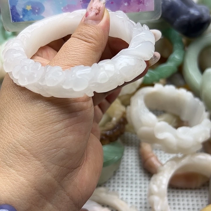 未镶嵌手镯石英岩玉
