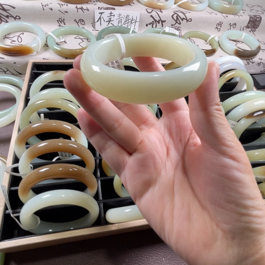 和田玉未镶嵌手镯