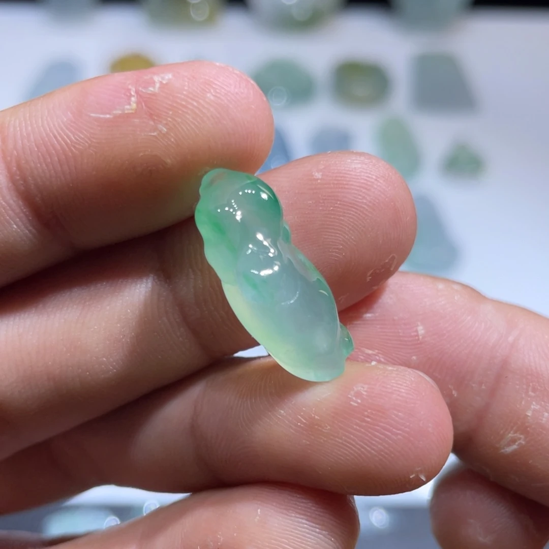 颈饰未镶嵌翡翠玉兰花