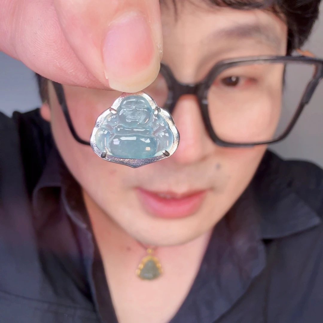 翡翠未镶嵌颈饰一件