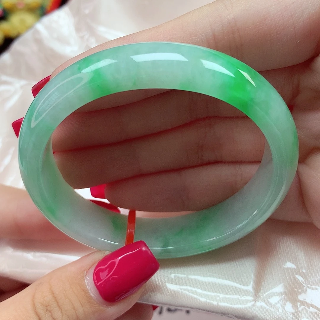 翡翠手镯未镶嵌52圈贵妃飘花