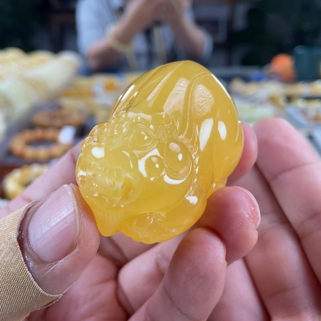 琥珀未镶嵌珠宝奇石鸡油黄蜜蜡貔貅37.49